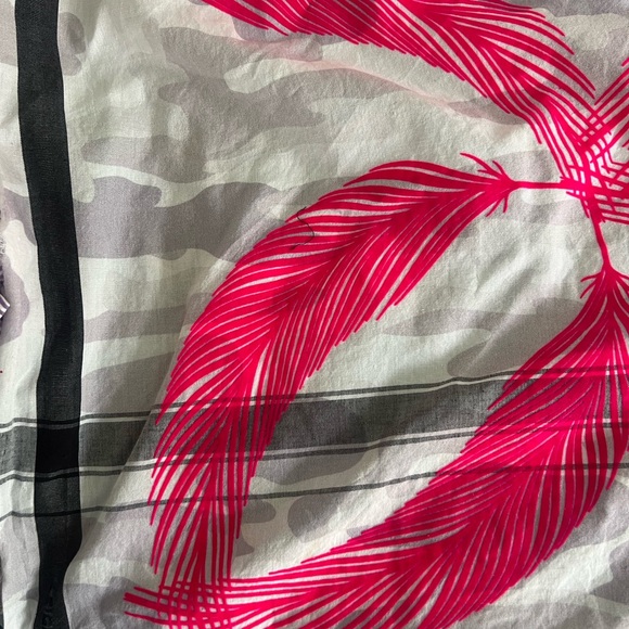 Leigh and Luca scarf, neon pink soft velvet frock feathers - Picture 4 of 9